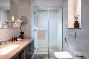 lusso hometels j one