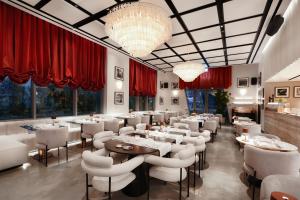 lusso hometels j one