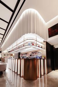 lusso hometels j one