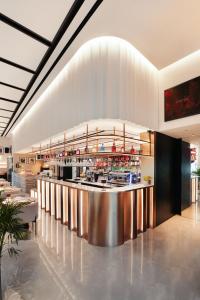 lusso hometels j one