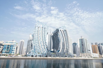 lusso hometels j one