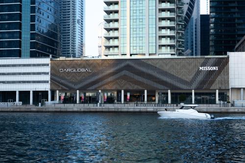 lusso hometels j one