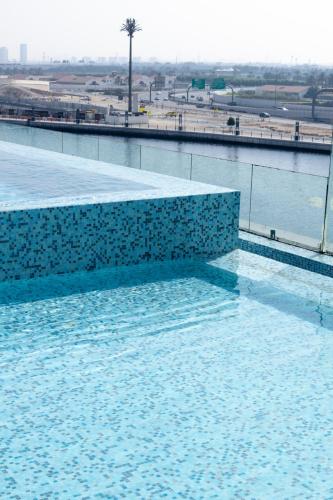 lusso hometels j one