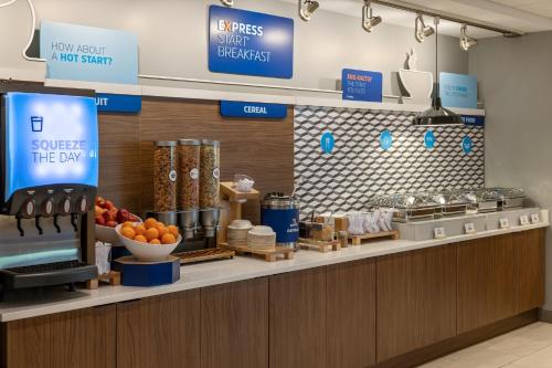 holiday inn express and suites waynesboro east an ihg hotel