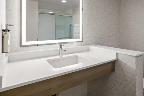 holiday inn express and suites waynesboro east an ihg hotel