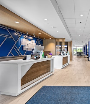 Holiday Inn Express & Suites Marinette,United States Of America>>Marinette,2.5 star