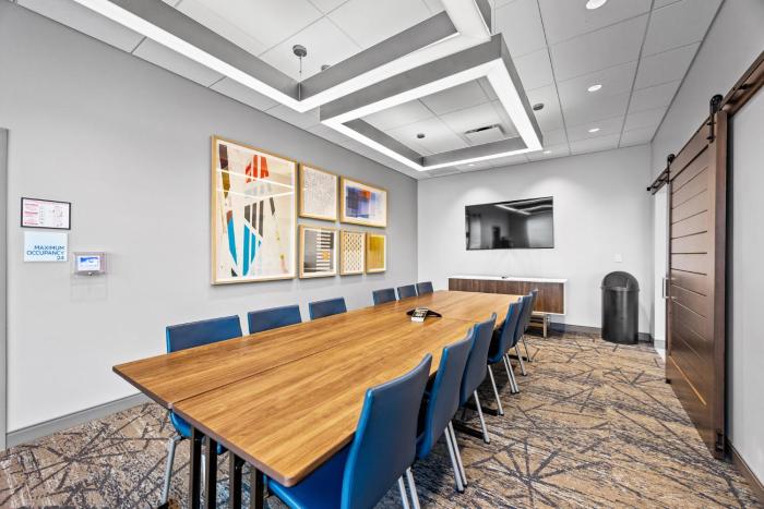 holiday inn express and suites marinette