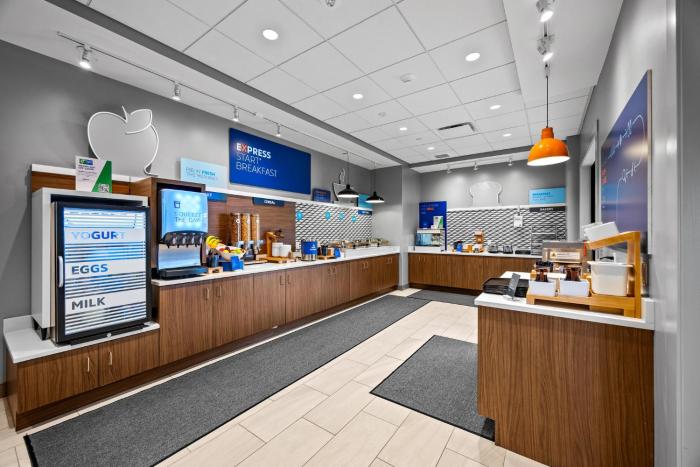 holiday inn express and suites marinette