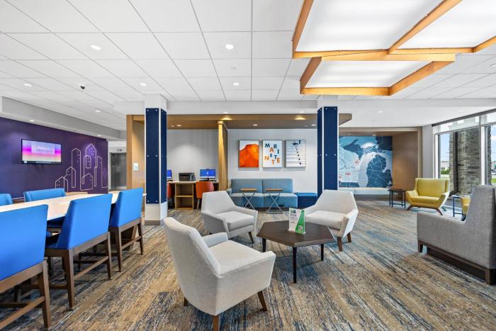 holiday inn express and suites marinette