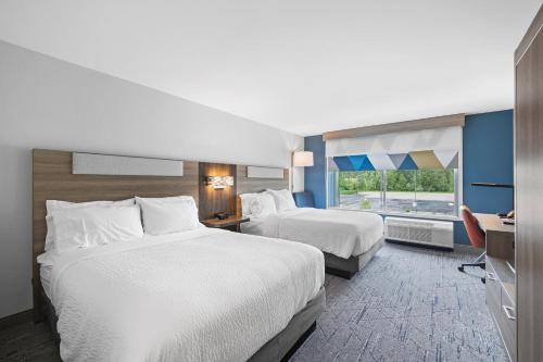 holiday inn express and suites marinette