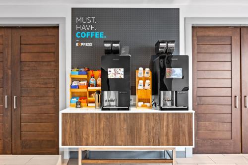 holiday inn express and suites marinette