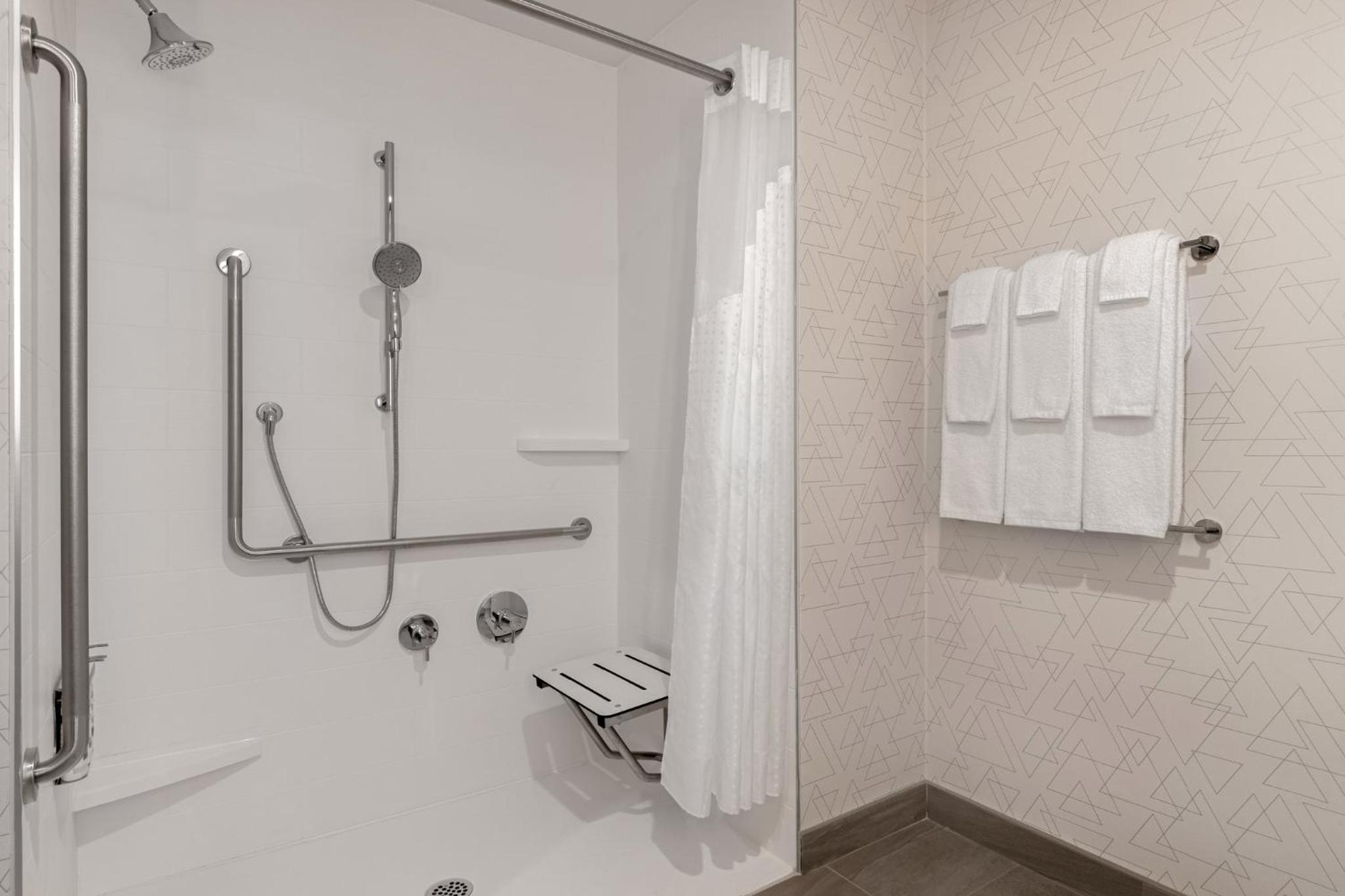 holiday inn express and suites st thomas an ihg hotel