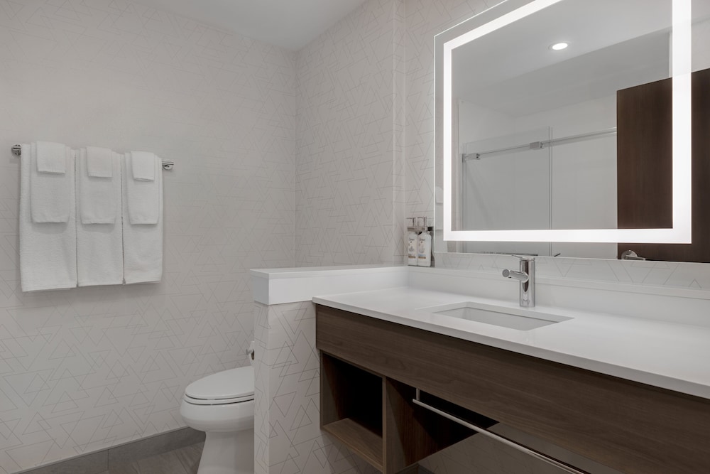 holiday inn express and suites st thomas an ihg hotel