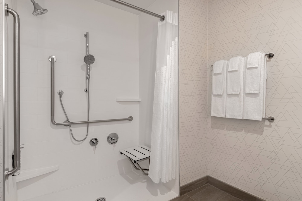 holiday inn express and suites st thomas an ihg hotel