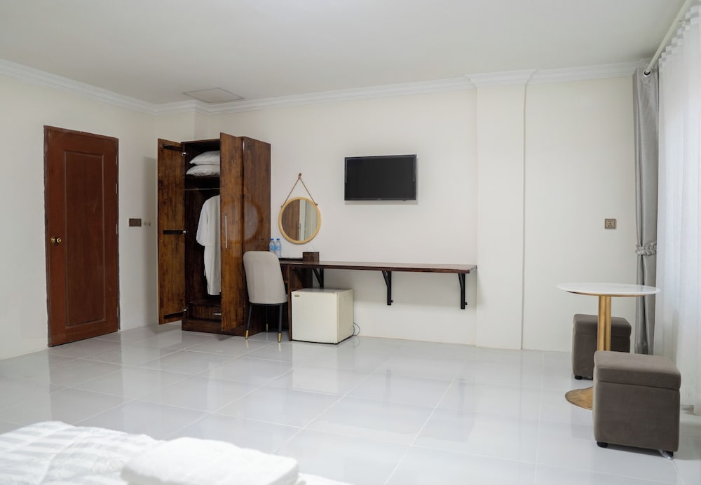 empire house phnom penh