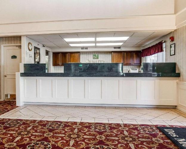 quality inn and suites des moines merle hay road