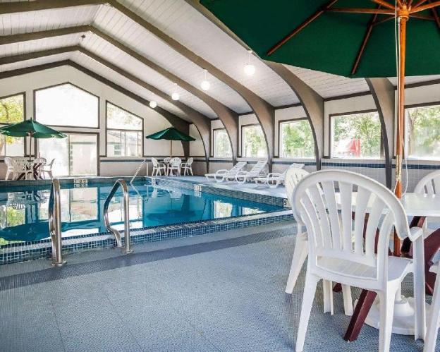 quality inn and suites des moines merle hay road