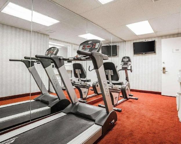 quality inn and suites des moines merle hay road