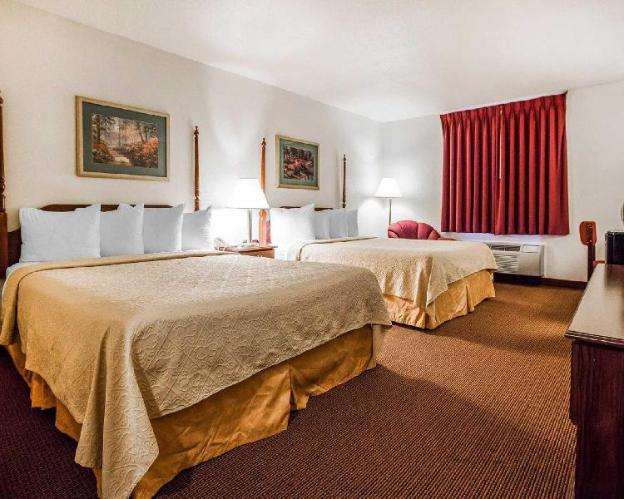 quality inn and suites des moines merle hay road