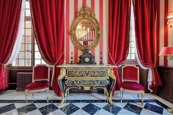 le petit chateau de barbizon au bois du mee