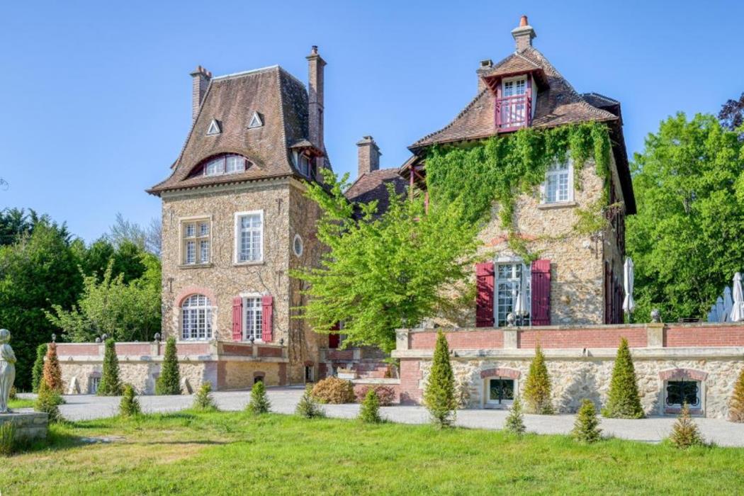 Le Petit Chateau De Barbizon Au Bois Du Mee