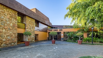 african sky hotels pine lake inn