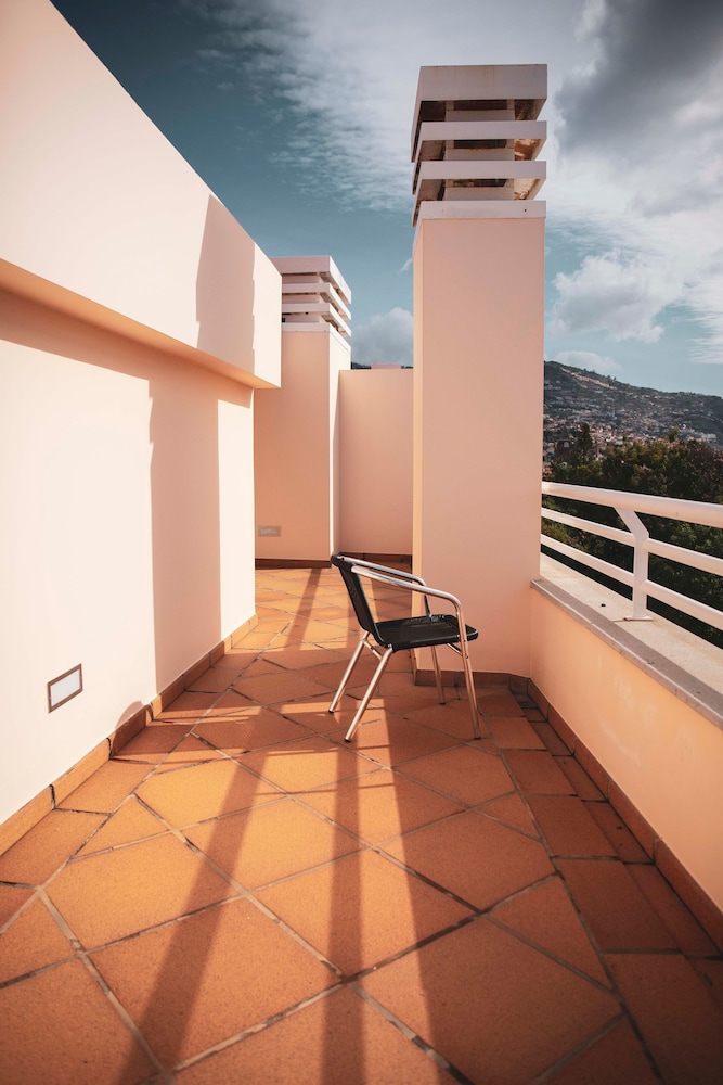 Apartamentos Turisticos Atlantida,Madeira Island>>Funchal,4 star