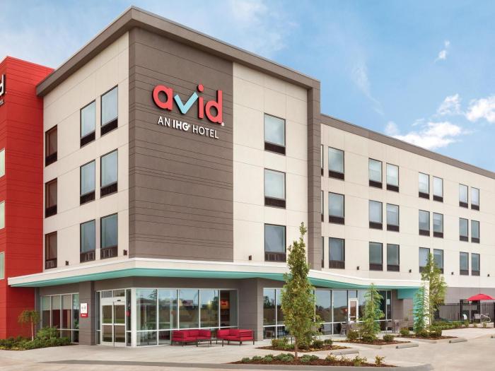 avid hotel traverse city an ihg hotel