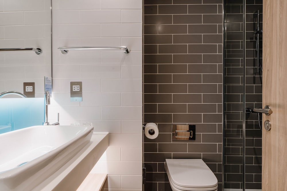 holiday inn express liverpool central an ihg hotel