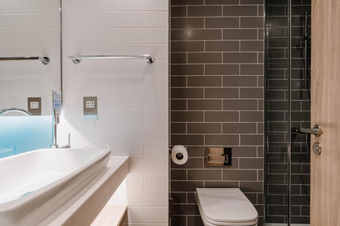 holiday inn express liverpool central an ihg hotel