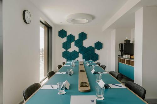 holiday inn express liverpool central an ihg hotel