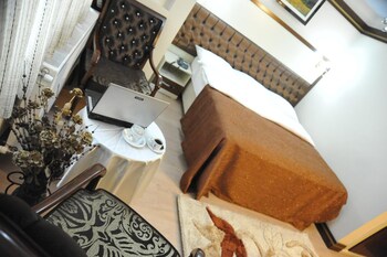 gloria tibi hotel
