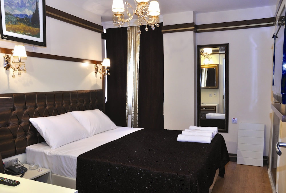 gloria tibi hotel