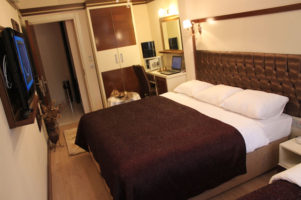 gloria tibi hotel