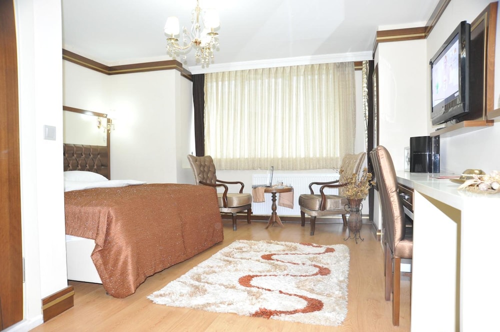 gloria tibi hotel