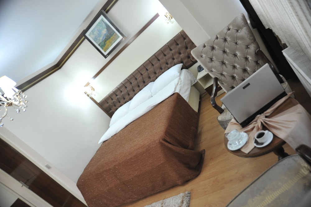 gloria tibi hotel