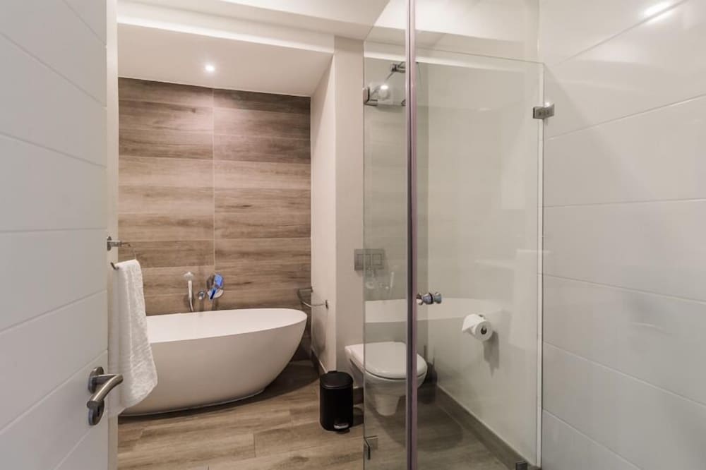 stay at the regency apartment hotel