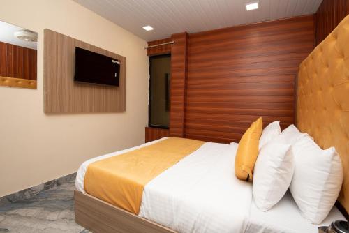 hotel priceless suite