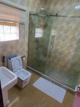 royale crown villa apartment