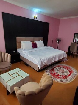 royale crown villa apartment