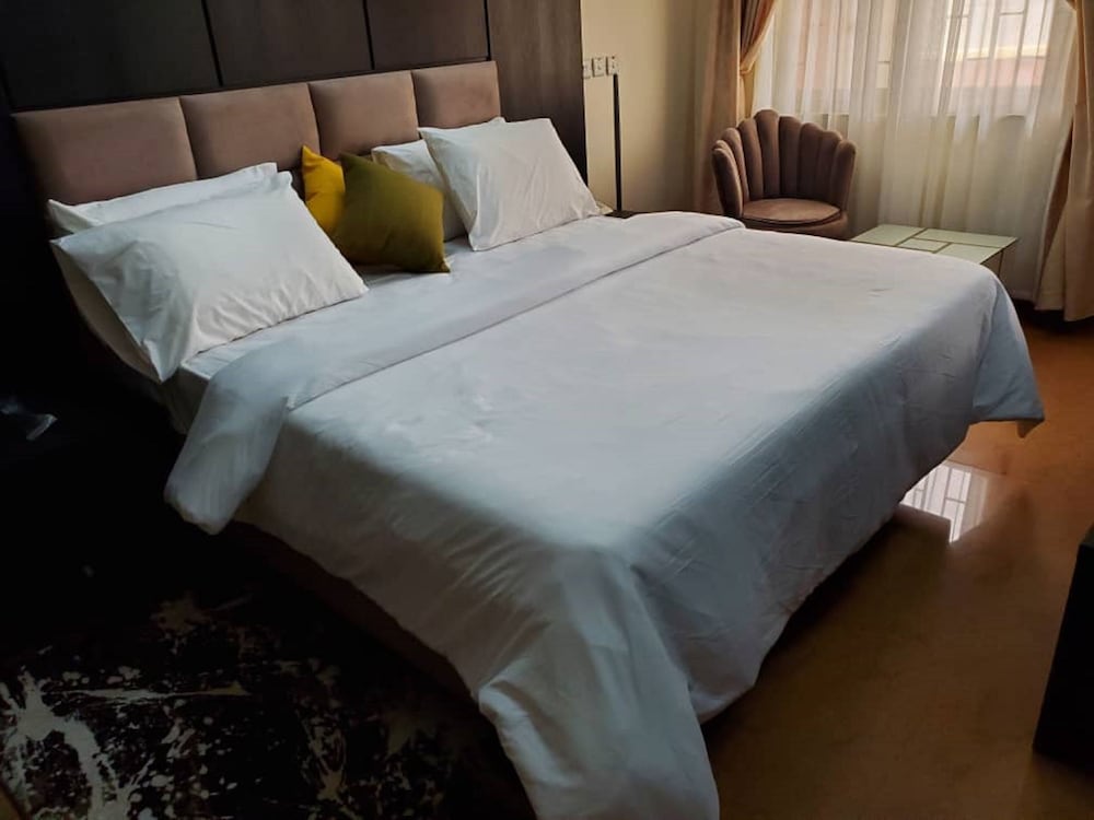 royale crown villa apartment