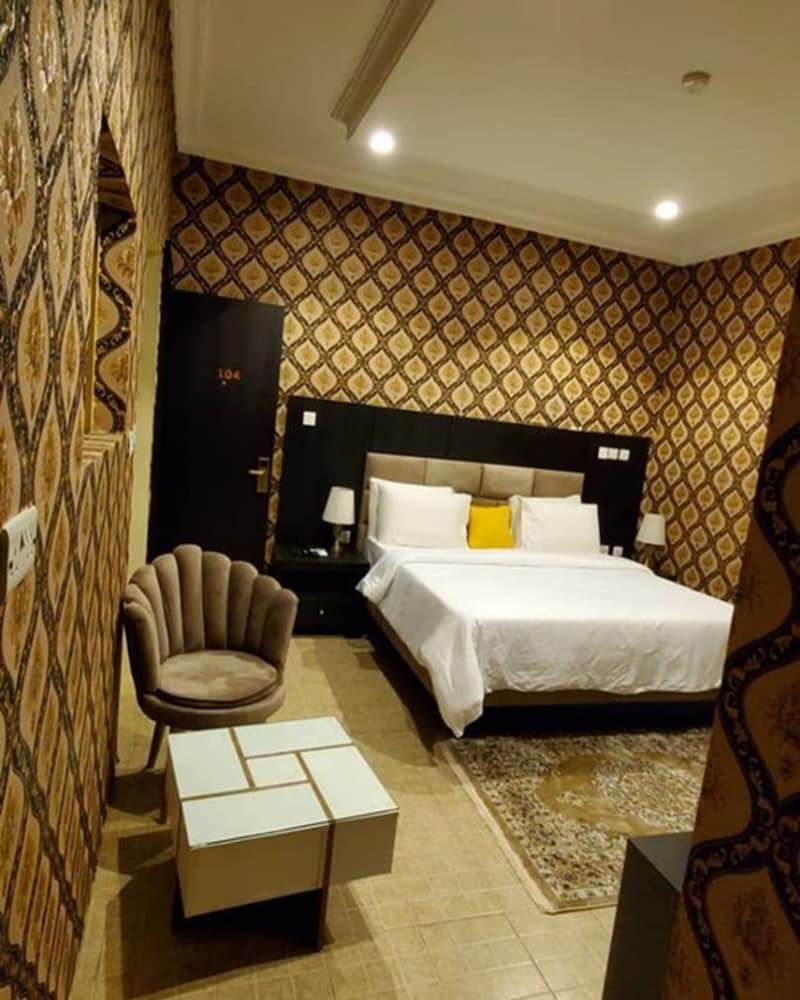 royale crown villa apartment