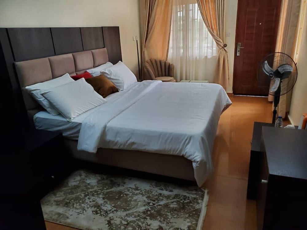 royale crown villa apartment