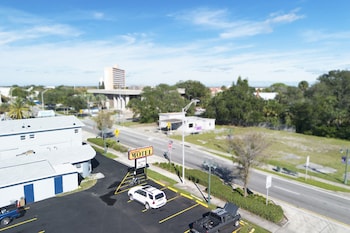 sunrise inn by oyo titusville fl