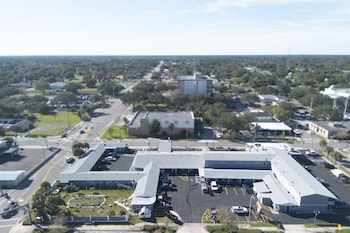 sunrise inn by oyo titusville fl