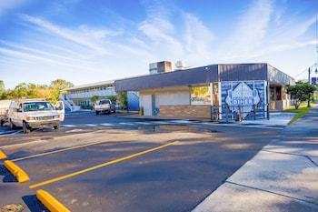 sunrise inn by oyo titusville fl