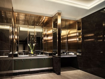 grande centre point surawong bangkok