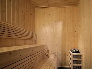 grande centre point surawong bangkok