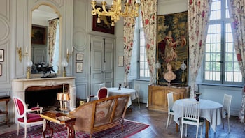 Château De La Rivière,14 Lieu-Dit La Rivière,0 star