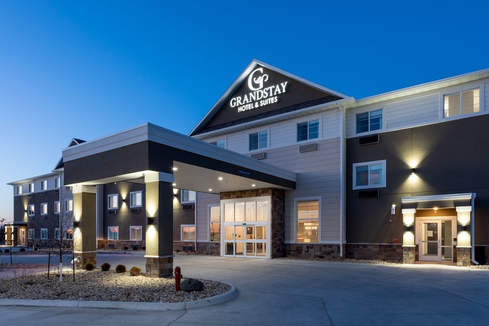 grandstay hotel and suites algona ia